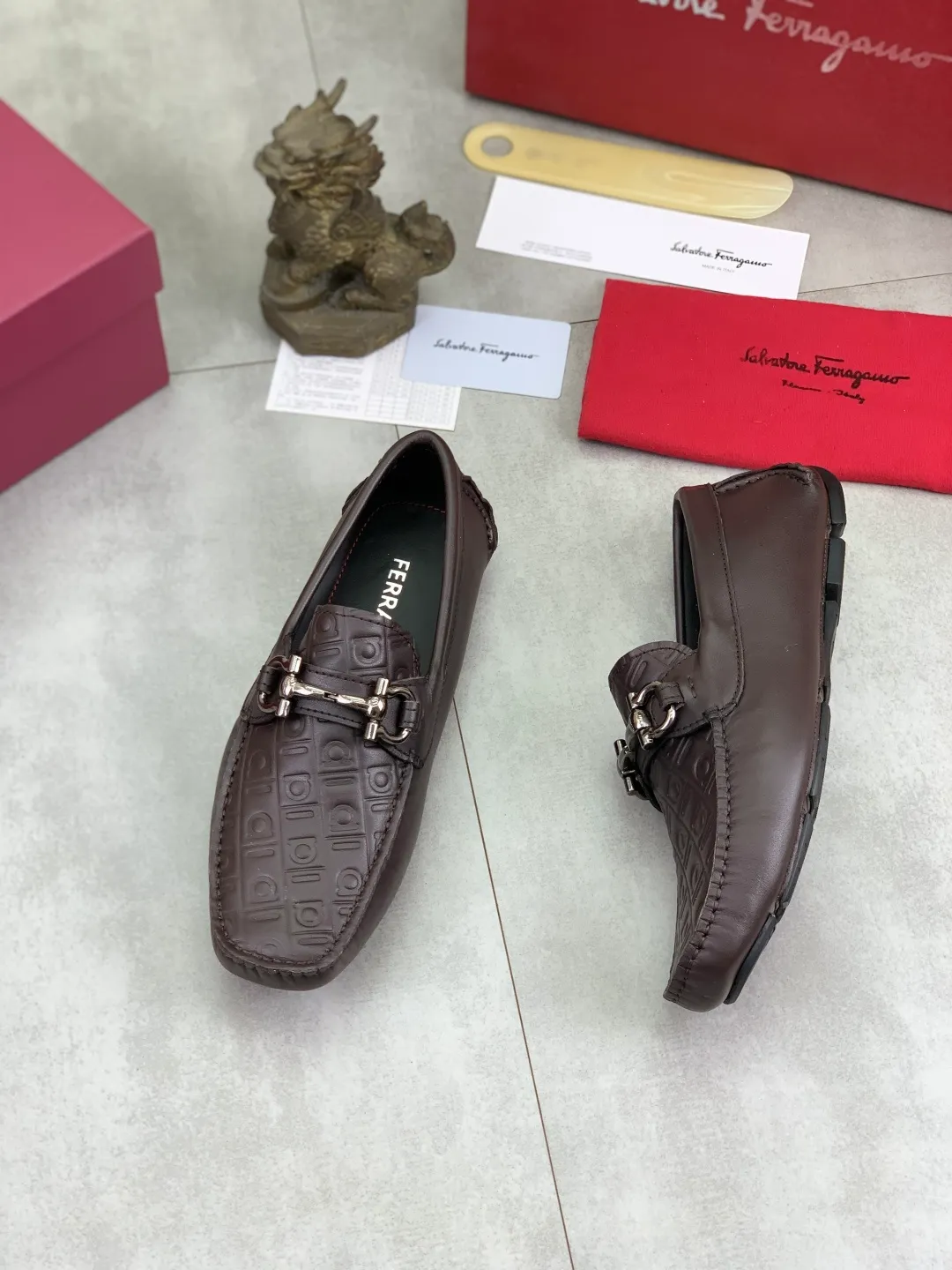 Men's shoes 💰P542 New model, high quality [Ferragamo/Ferragamo] Latest lazy slip-on shoes Original imported calfskin, imported cowhide lining + original luxury metal buckle + original combination outsole Comparison without pressure Code number: 38-45